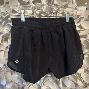 Lululemon Athletica Black Hottie Hot Low Rise Short Size 6 with 2.5 inseam These